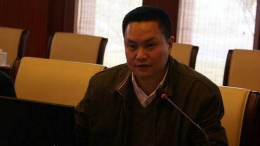 李志勇(湖南省轻工盐业集团有限公司党委副书记、总经理、董事长及董事会战略委员会主任委员)