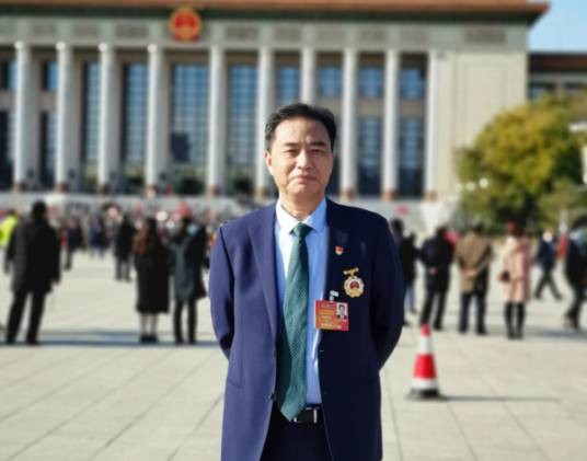 邓建新(南昌市政公用投资控股有限责任公司原董事长)