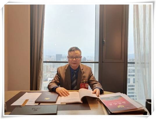 张凌(福建省龙岩市政协副主席,民进福建省委员会委员、龙岩市工委主委)