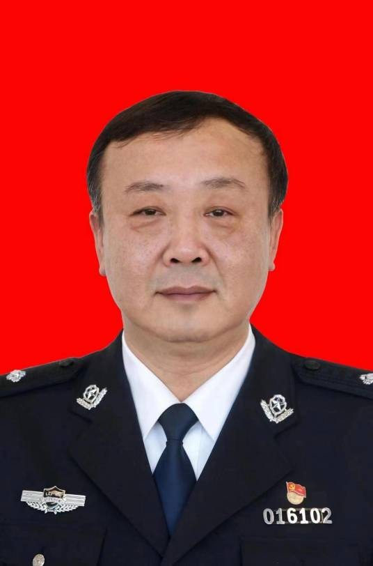 李侃(山西省太原市万柏林区政府党组成员、副区长,区公安局长)