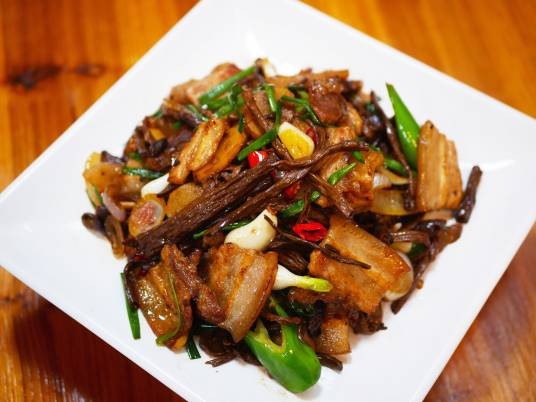 茶树菇烧五花肉