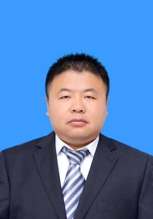 郭博（延安中学党委副书记、校长）