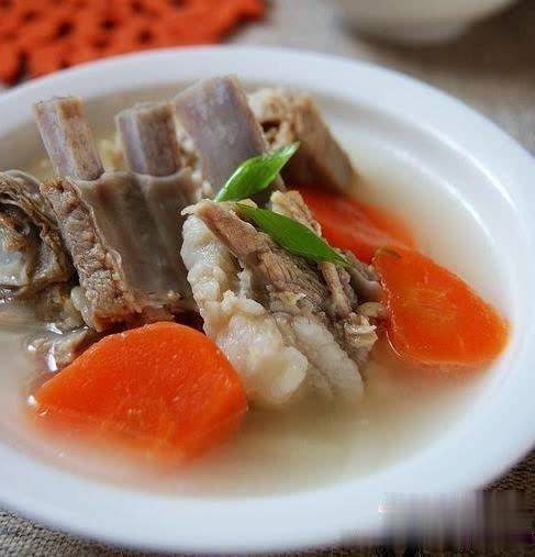 胡萝卜炖羊排