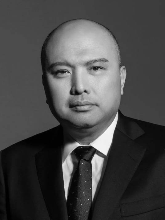 郑辉(福建网龙计算机网络信息技术有限公司原党委书记、董事长,福建省工商联原副主席)