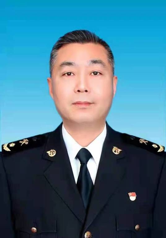 王华（青岛海关副关长、党委委员）