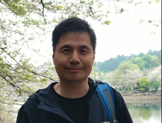 张东升（华南师范大学文学院教授）
