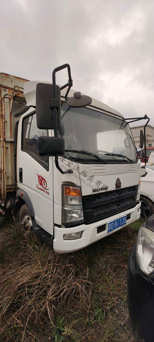 豪沃牌轻型仓栅式货车