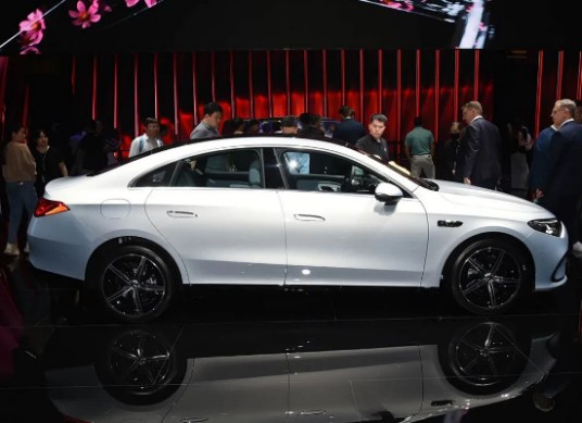 奔驰纯电CLA 260 L