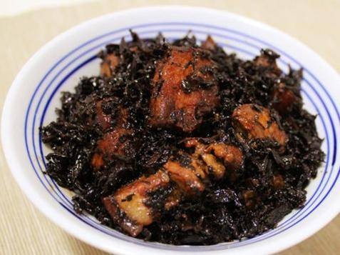 梅干菜焖肉
