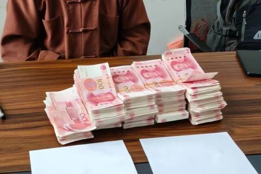 3·22宁海男子偷走寺庙功德箱现金事件