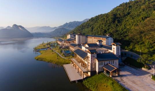 宝晶宫天鹅湖温泉度假酒店