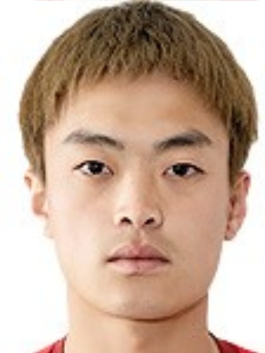 姚冠宇（中国足球运动员，司职中场）