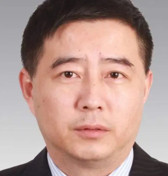 朱卫东（哈药集团人民同泰医药股份有限公司董事长、总经理、执行董事）