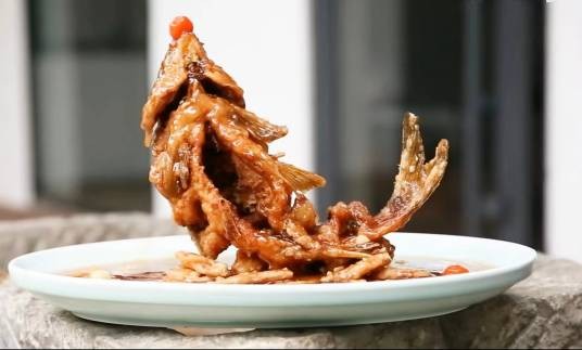 糖醋黄河鲤鱼(以鲤鱼为原料的菜品)
