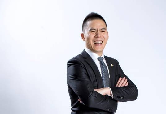 李红山（资深电视制作人）