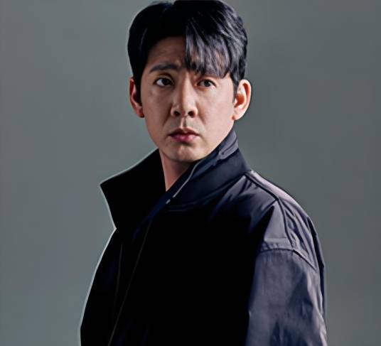 申东浩(2024年韩国电视剧《完美的家族》中的人物)