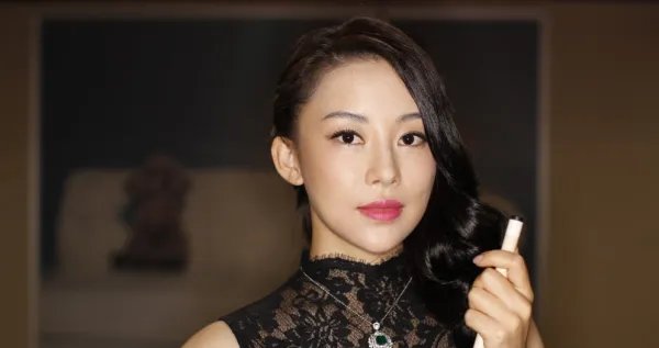 最美台球女裁判吕帅希,三围完胜柳岩,直言以后想生4个孩子,你怎么看?