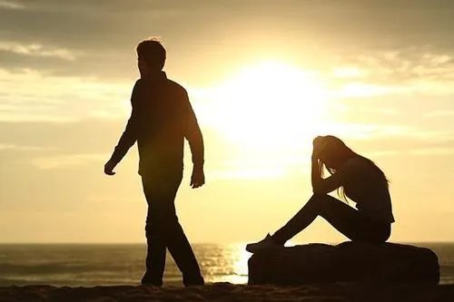 恋爱中遇到喜欢PUA别人的男性，你会妥协还是逃离？