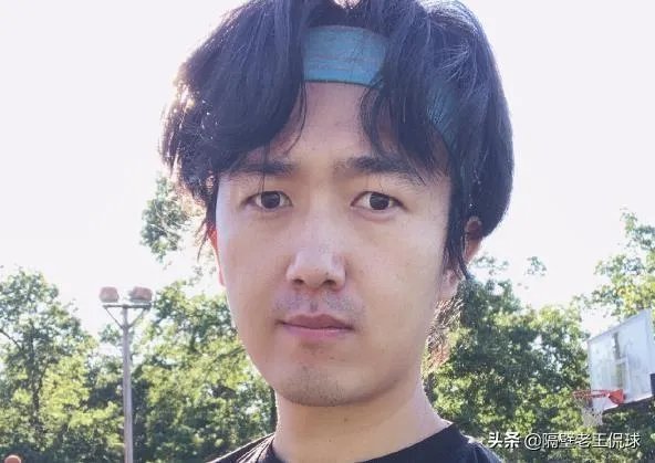 想红想疯了!那个发文鼓励首钢队员废掉阿联的记者是什么来历?