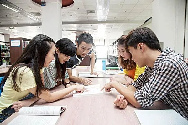 超一本线不敢算学费女孩获资助,女孩不能申请助学贷款吗?