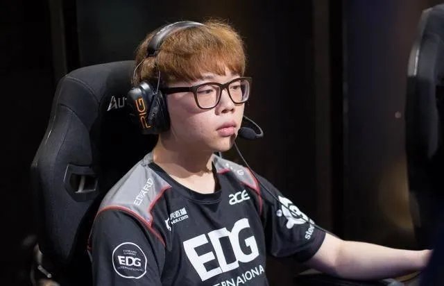 前EDG中单Pawn恢复训练,疑似复出,你怎么看?