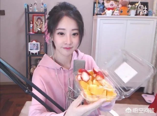 你觉得冯提莫是目前最火的主播吗?