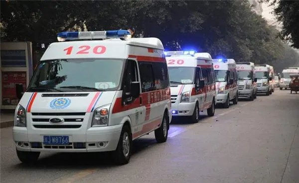 男子骑摩托故意阻挡救护车,致患者死亡要承担什么责任?