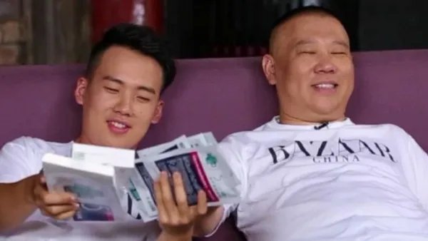 与最穷郭德纲离婚,丢弃郭麒麟远走国外,胡中惠如今怎样了?
