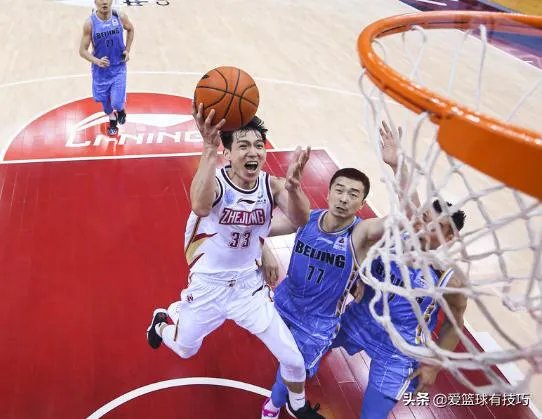 北京92:90险胜浙江,林书豪罚球绝杀存在争议,这球犯规了吗?