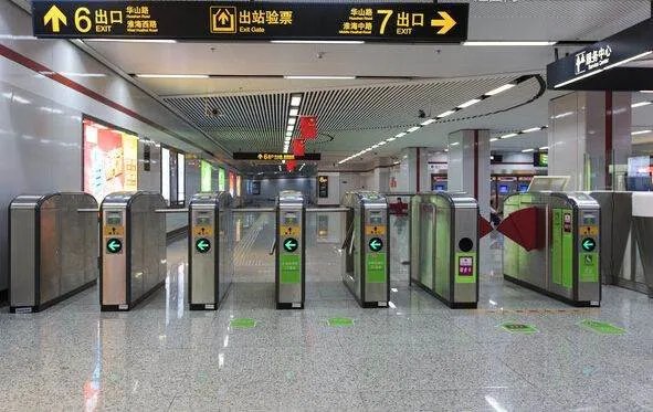 不坐地铁,只是从地下穿行,到底该不该收费?