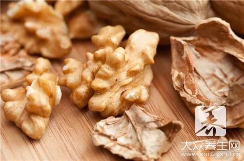 怎样去核桃仁的皮？