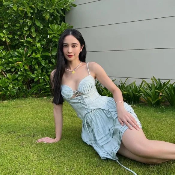 身材火辣!越南奶茶妹junvu95颜值神似Angelababy!