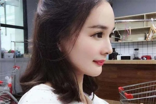 她用6年整容成杨幂,后和富二代结婚,如今怎样了?