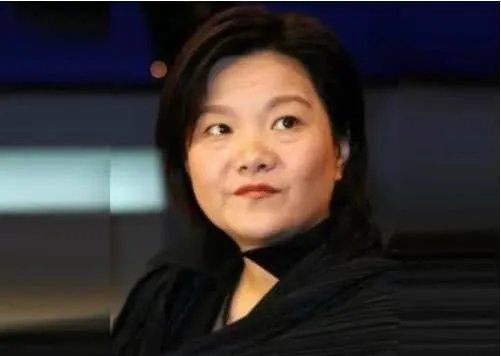 甩掉陈凯歌,4婚嫁帅老公,“丑女”洪晃到底有何魅力?