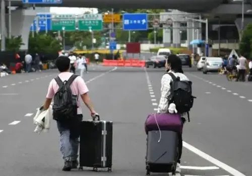 江西一对夫妻来沪看病后流浪街头哽咽受访,他们到底遭遇了什么?