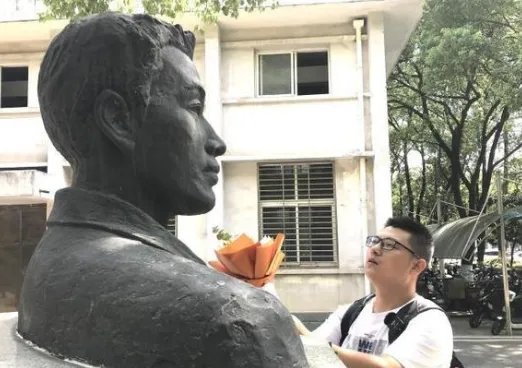 父亲因公殉职,儿子考入父亲母校!他是决定要继承父亲的遗志吗?
