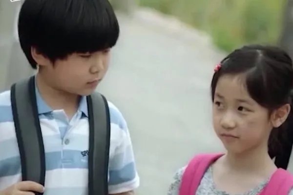 素媛案罪犯赵斗淳出狱回家画面曝光,为何他的手里一直握一个橘子?