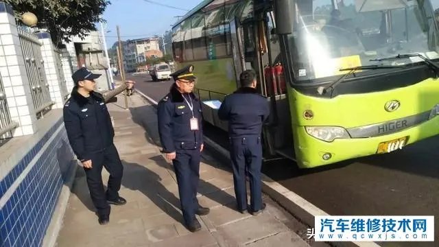 为什么公交车可以超载那么多人?