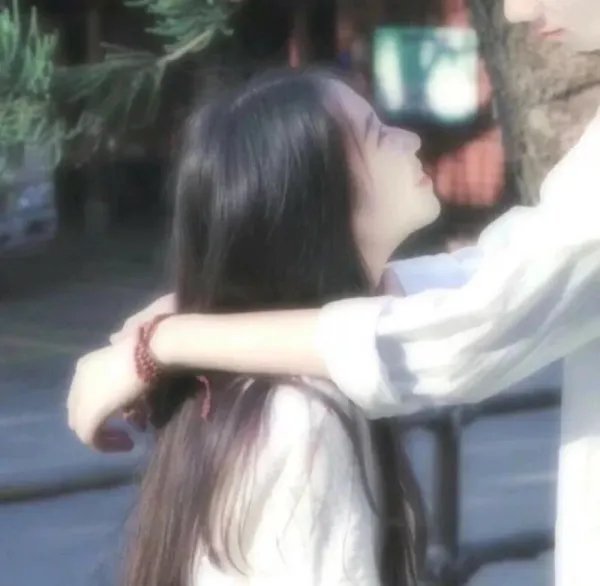 女生和我用情头,还让我搜情头是什么意思？