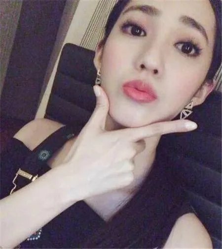 余文乐结婚对象是谁？ 王裳云什么来头？