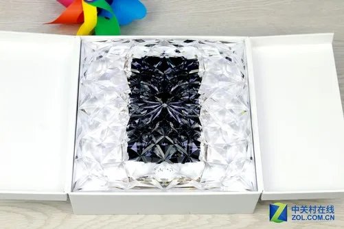 SUGAR2手机评测:136颗宝石镶嵌 美极了