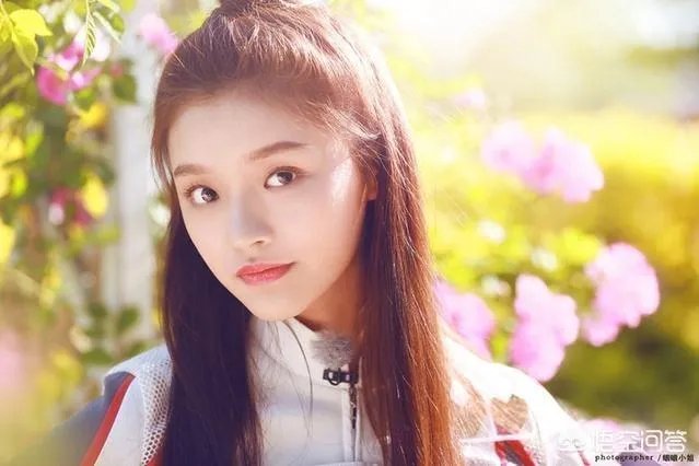 两代星女郎张柏芝林允合影，你更看好谁？