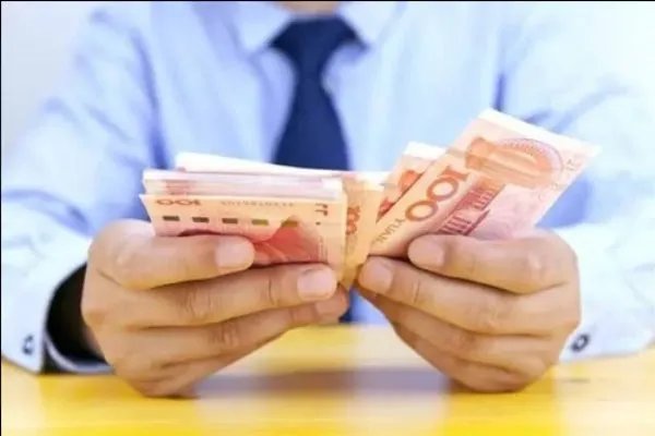 对于10月工资可以提前至9月发规定,公司是必须执行吗?