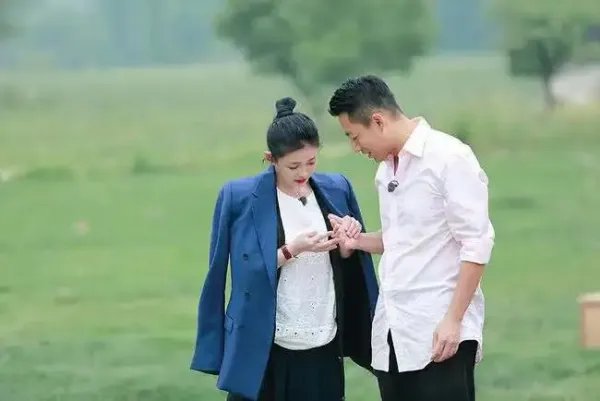 网友曝汪小菲与张颖颖亲密照,张兰母子现分歧,“婚内情”的事情实锤了吗?