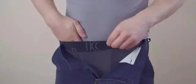 穿正装要不要把衬衫塞进裤子?