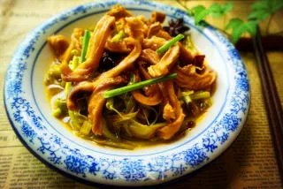 黄花菜焖猪肚