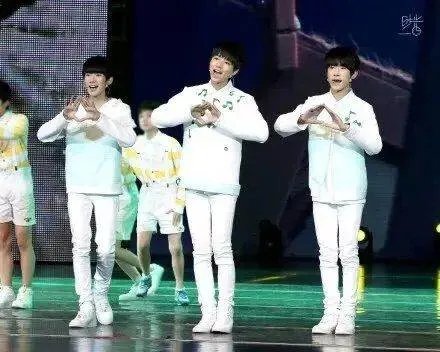 TFBOYS照片(100张)！