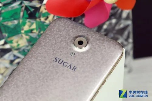 SUGAR2手机评测:136颗宝石镶嵌 美极了