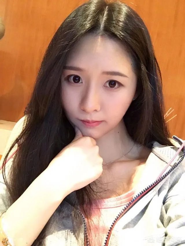 你觉得冯提莫是目前最火的主播吗?