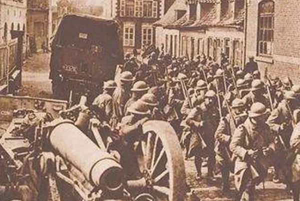 一战英国贵族多担任军官，为什么死亡率远高于一般士兵呢？